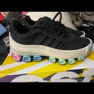 adidas microbounce size 9